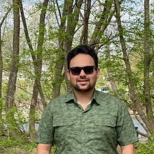 Meet your Posher, Issa